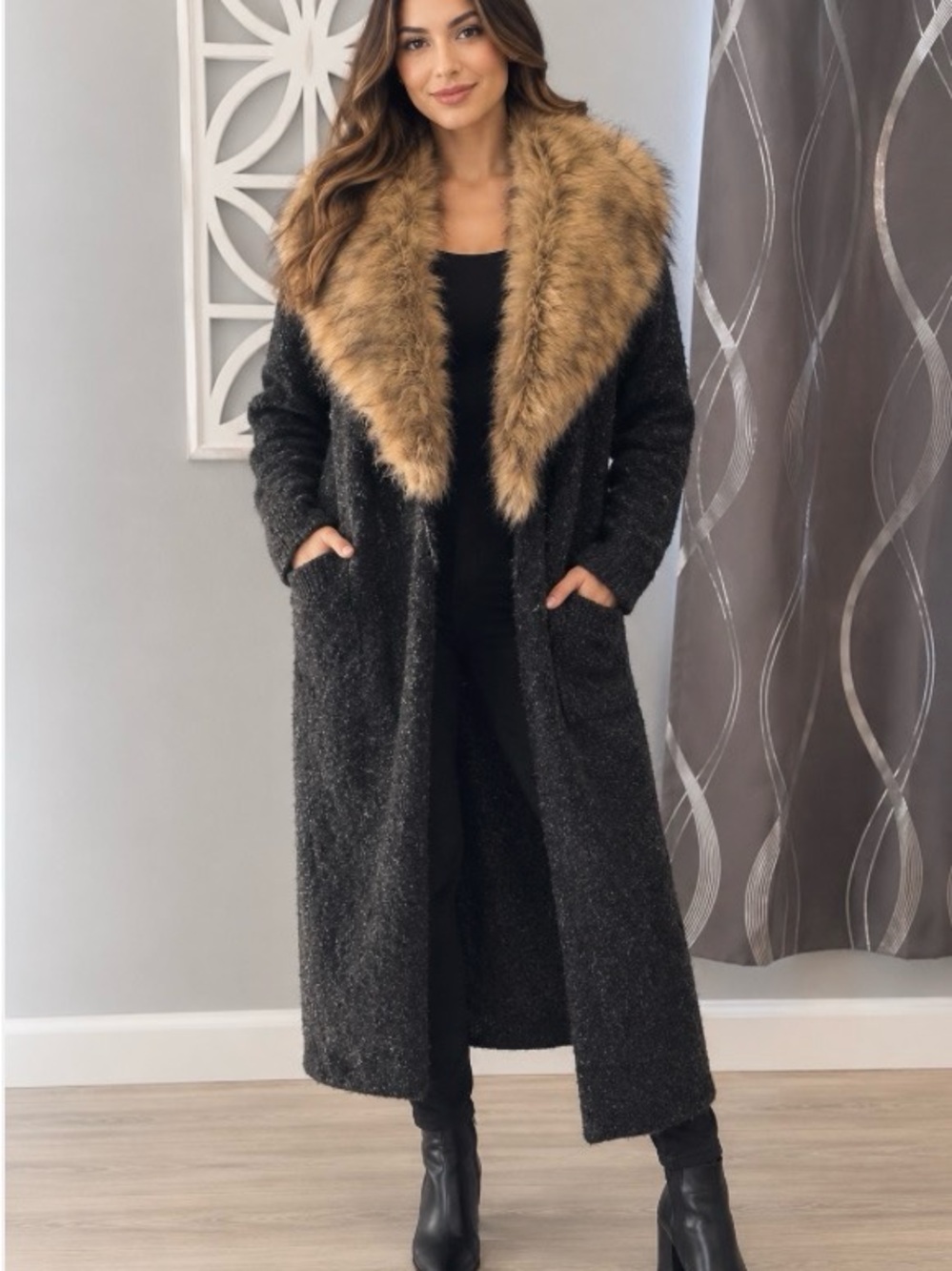 Forever 21 Long Cardigan coat with faux fur collar M